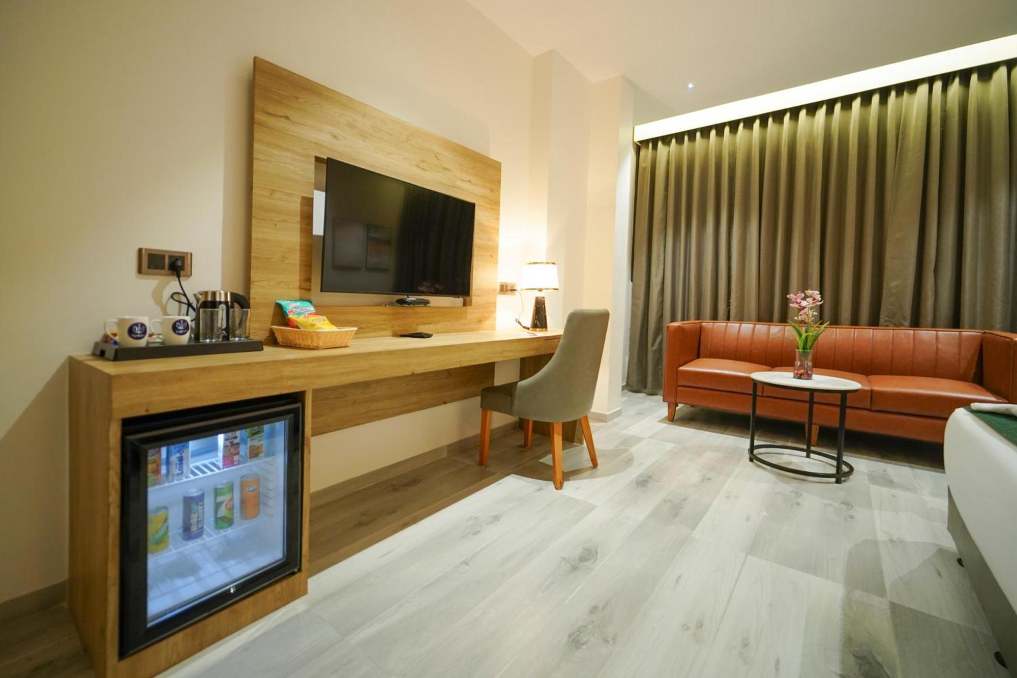 Hotel Park Inn Nellore - Near The Hospital & Highway ภายนอก รูปภาพ